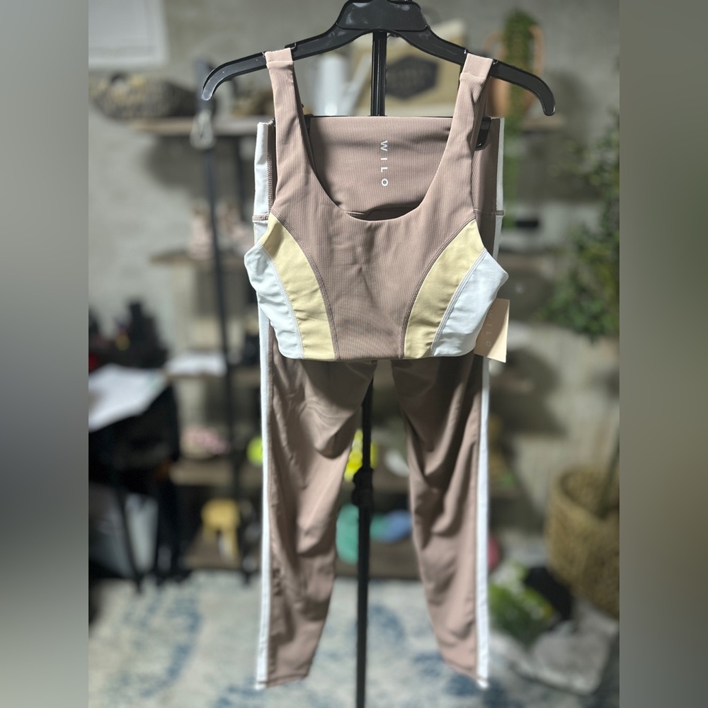 WILLO Neutral Colorblock Legging Set - Taupe with Cream & White